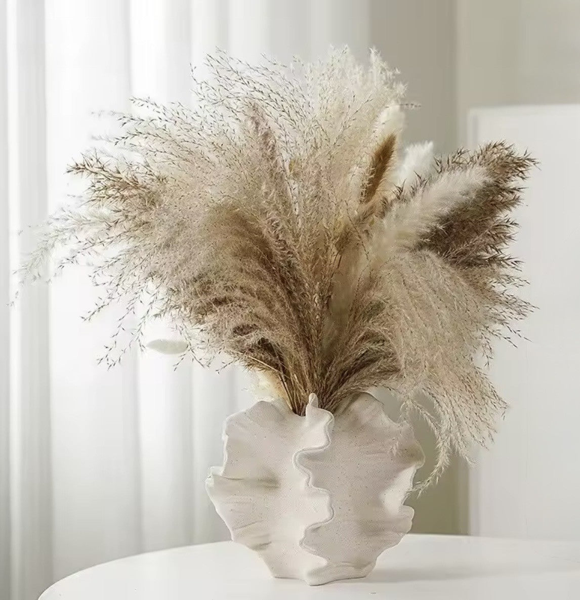 Keramikvas med Mjuk, Vågig Form - Naturvit